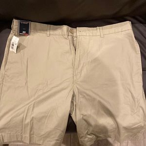 Roundtree & Yorke, size 40, color Tan, Classic Fit, 9” long, new with tags